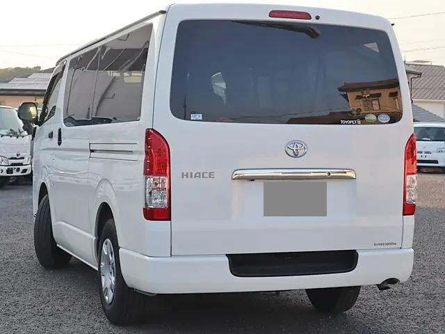 トヨタハイエースバン小型（2t・3t）[写真02]