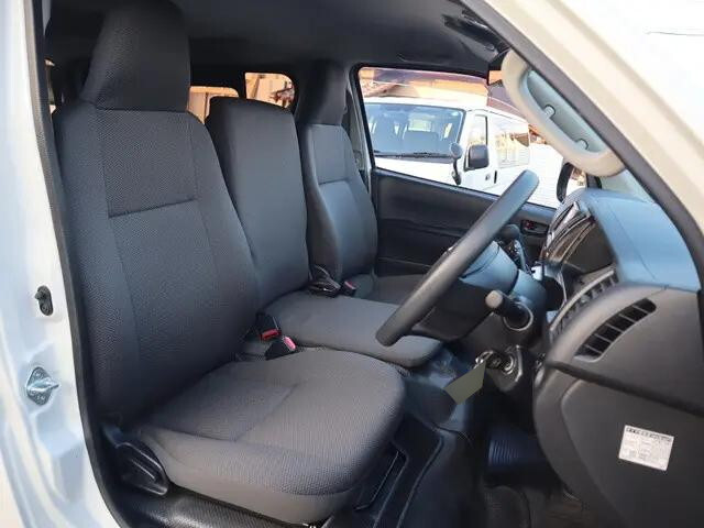 トヨタハイエースバン小型（2t・3t）[写真26]