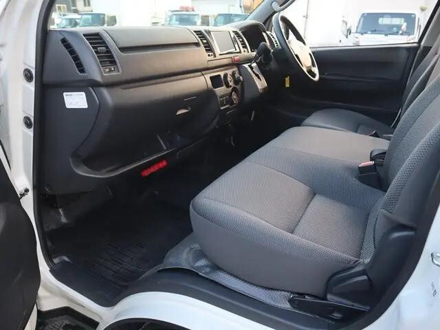 トヨタハイエースバン小型（2t・3t）[写真27]