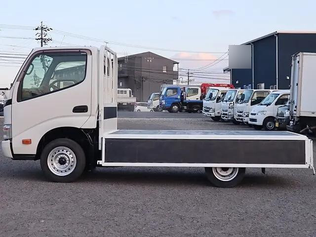トヨタトヨエース平ボディ小型（2t・3t）[写真12]
