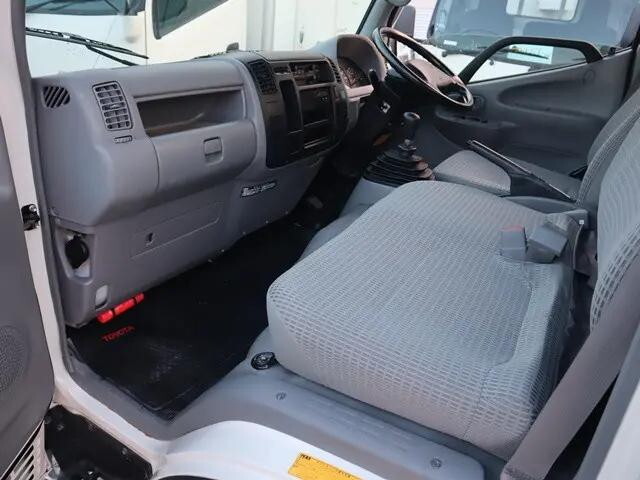 トヨタトヨエース平ボディ小型（2t・3t）[写真30]