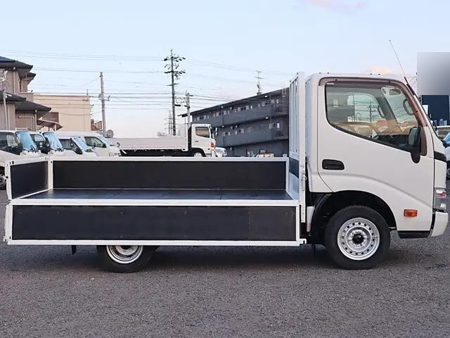 トヨタトヨエース平ボディ小型（2t・3t）[写真09]