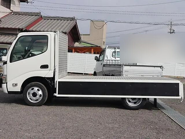 トヨタトヨエース平ボディ小型（2t・3t）[写真12]