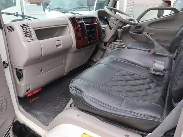 トヨタトヨエース平ボディ小型（2t・3t）[写真29]