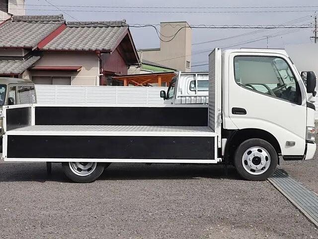 トヨタトヨエース平ボディ小型（2t・3t）[写真09]