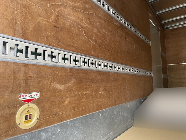 三菱ふそうキャンターアルミバン小型（2t・3t）[写真10]