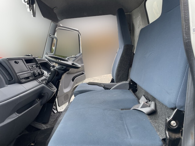 三菱ふそうキャンターアルミバン小型（2t・3t）[写真23]