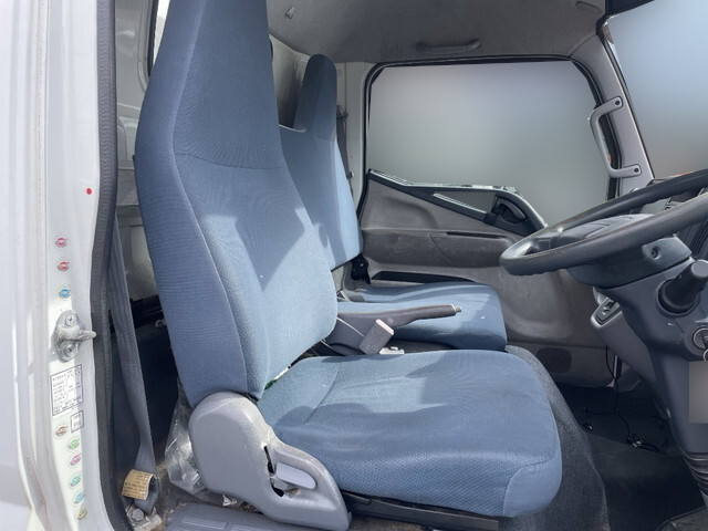 三菱ふそうキャンターアルミバン小型（2t・3t）[写真24]