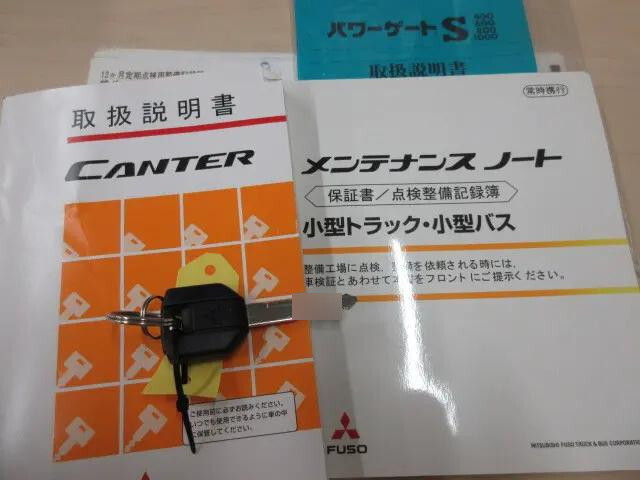 三菱ふそうキャンター平ボディ小型（2t・3t）[写真05]