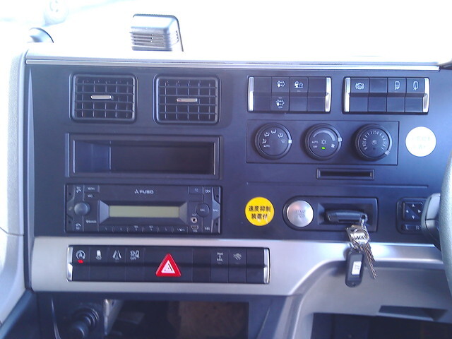 三菱ふそうスーパーグレートアルミウイング大型（10t）[写真29]