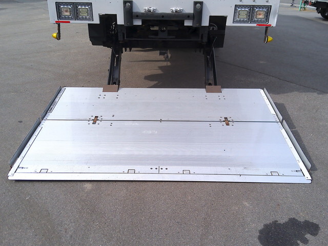 UDトラックスクオンアルミウイング大型（10t）[写真21]