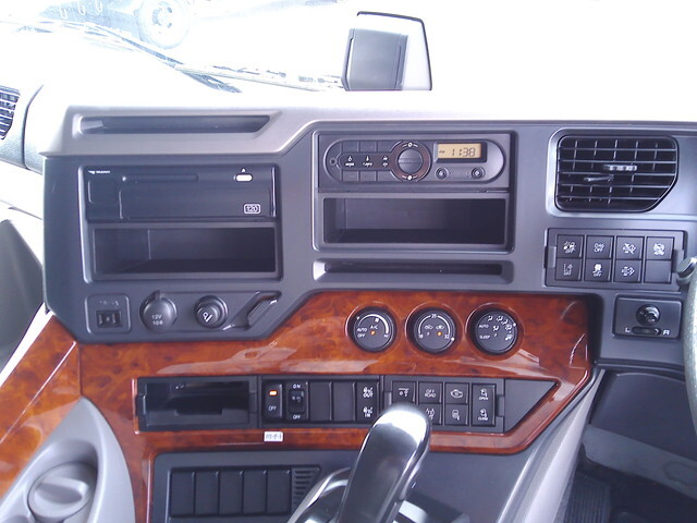 UDトラックスクオンアルミウイング大型（10t）[写真29]