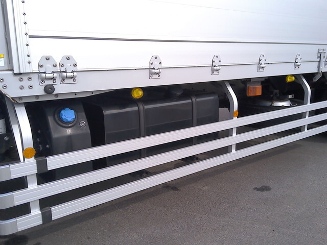 UDトラックスクオンアルミウイング大型（10t）[写真09]