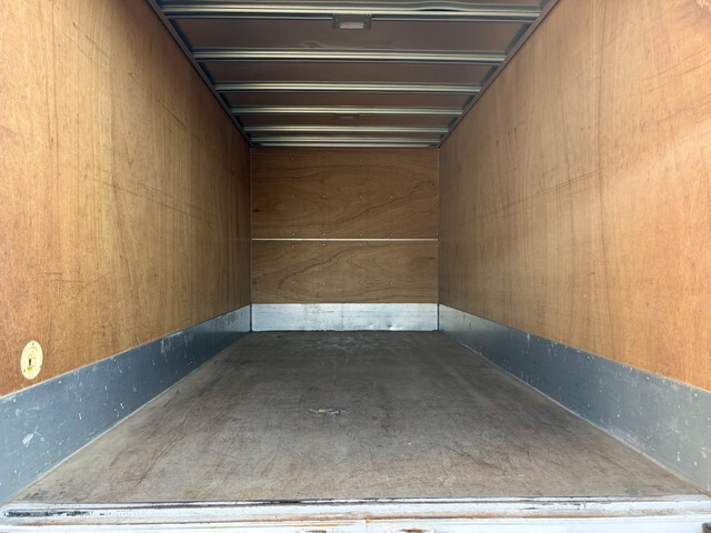 いすゞエルフアルミバン小型（2t・3t）[写真10]