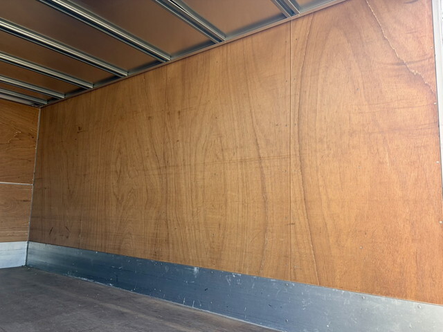 いすゞエルフアルミバン小型（2t・3t）[写真12]