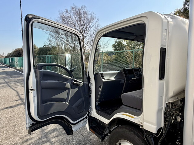 いすゞエルフアルミバン小型（2t・3t）[写真14]