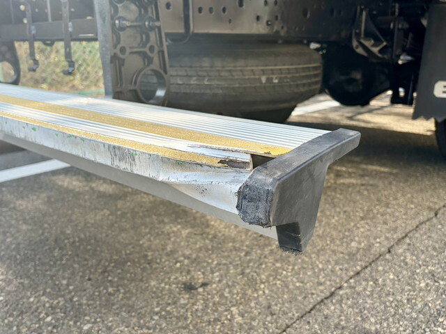 いすゞエルフアルミバン小型（2t・3t）[写真38]