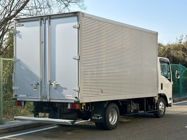 いすゞエルフアルミバン小型（2t・3t）[写真04]