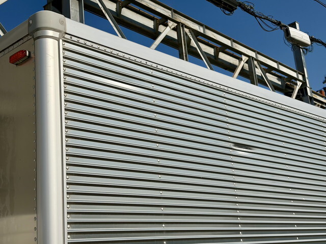 いすゞエルフアルミバン小型（2t・3t）[写真40]