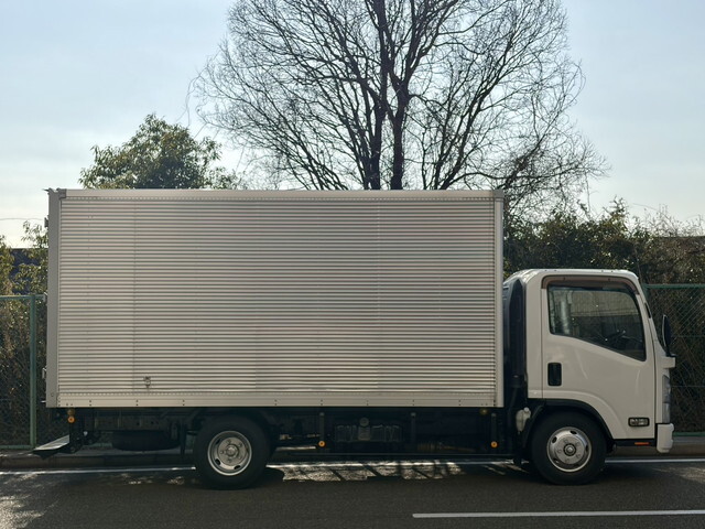 いすゞエルフアルミバン小型（2t・3t）[写真06]