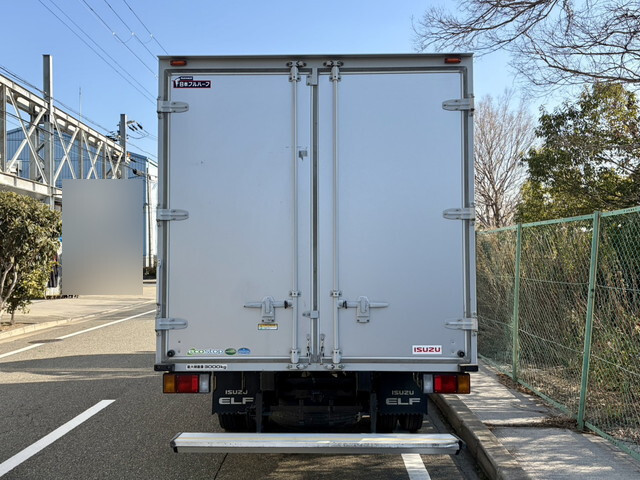 いすゞエルフアルミバン小型（2t・3t）[写真08]