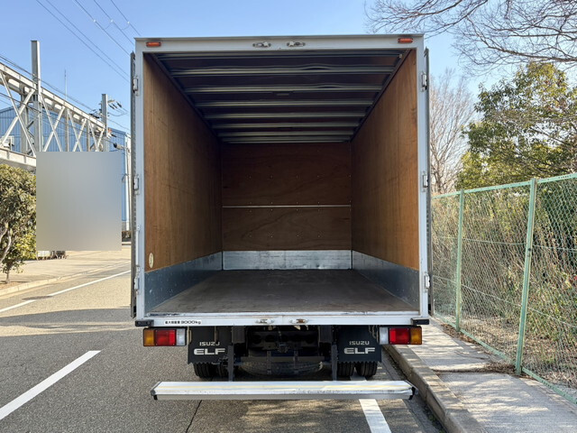 いすゞエルフアルミバン小型（2t・3t）[写真09]