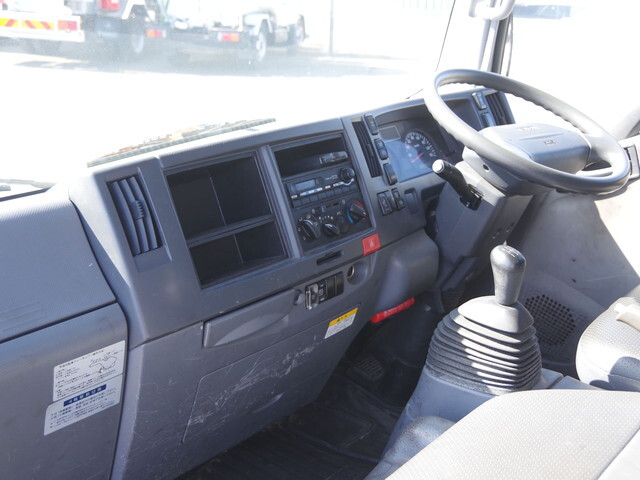 いすゞエルフシャーシ小型（2t・3t）[写真16]