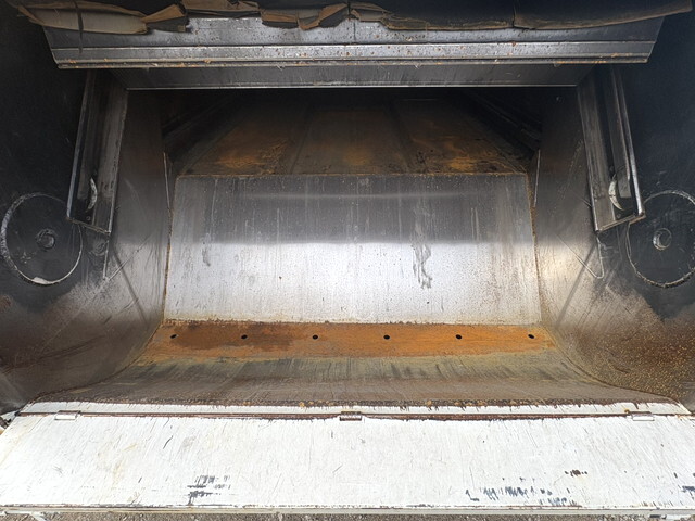 いすゞフォワードパッカー車（塵芥車）増トン（6t・8t）[写真10]