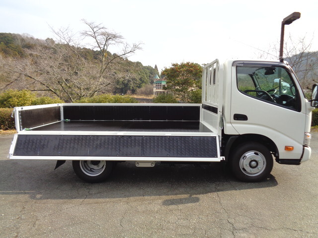 日野デュトロ平ボディ小型（2t・3t）[写真08]