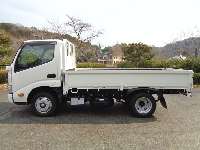 日野デュトロ平ボディ小型（2t・3t）[写真09]
