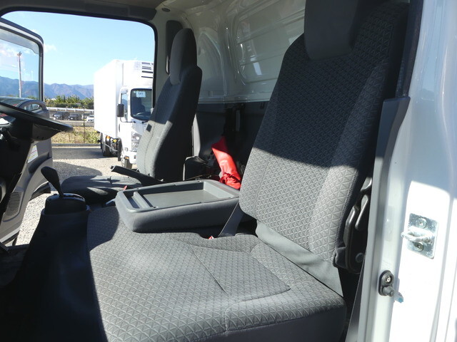 いすゞエルフ冷凍車（冷蔵車）小型（2t・3t）[写真10]