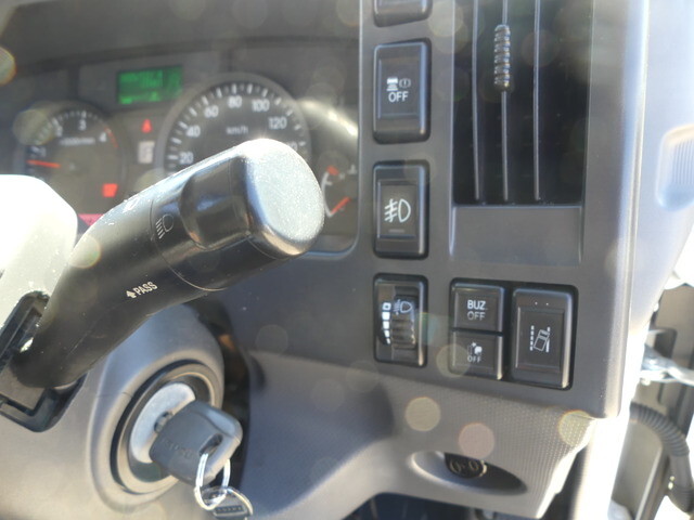 いすゞエルフ冷凍車（冷蔵車）小型（2t・3t）[写真16]