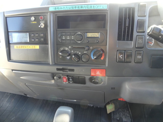 いすゞエルフ冷凍車（冷蔵車）小型（2t・3t）[写真17]