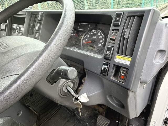 いすゞエルフアルミウイング小型（2t・3t）[写真29]