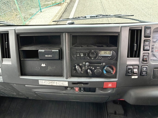 いすゞエルフアルミウイング小型（2t・3t）[写真31]