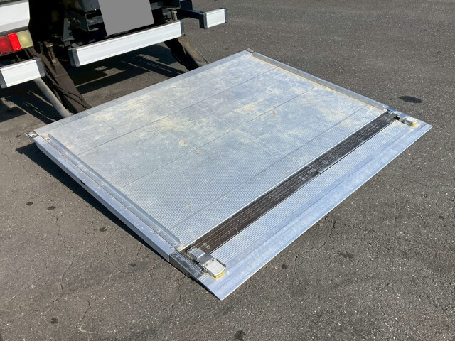 いすゞエルフアルミバン小型（2t・3t）[写真11]