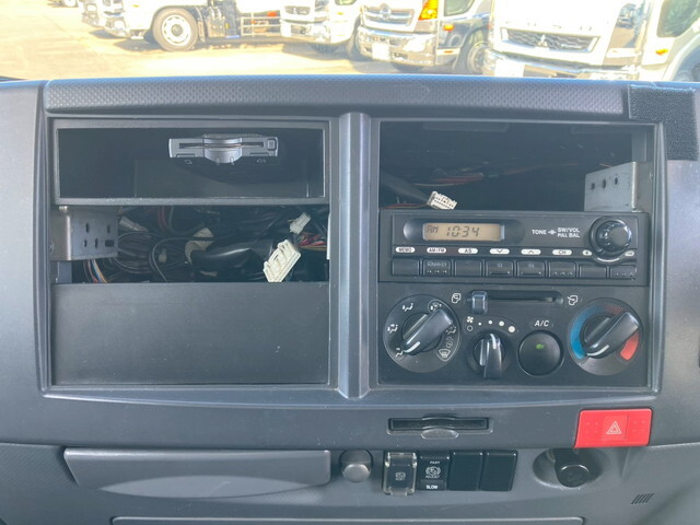 いすゞエルフアルミバン小型（2t・3t）[写真31]