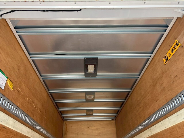 いすゞエルフアルミバン小型（2t・3t）[写真05]