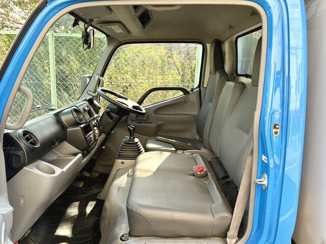 日野デュトロパネルバン小型（2t・3t）[写真31]