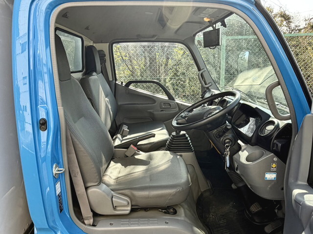 日野デュトロパネルバン小型（2t・3t）[写真04]