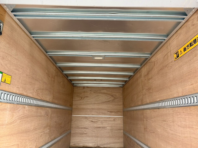 いすゞエルフアルミバン小型（2t・3t）[写真15]