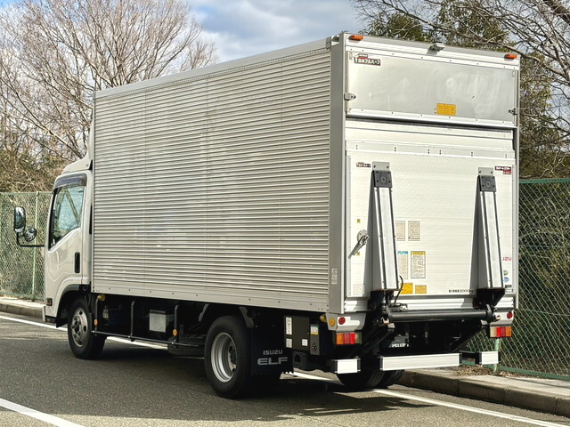 いすゞエルフアルミバン小型（2t・3t）[写真02]