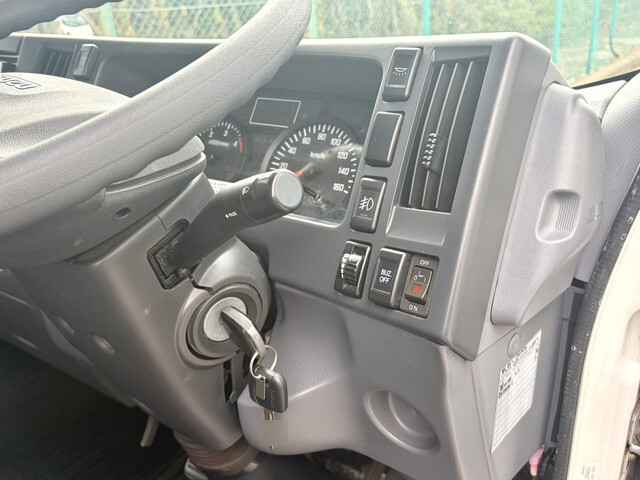 いすゞエルフアルミバン小型（2t・3t）[写真20]