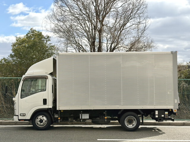 いすゞエルフアルミバン小型（2t・3t）[写真03]