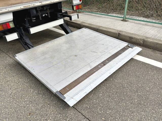 いすゞエルフアルミバン小型（2t・3t）[写真08]