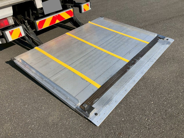 日野デュトロアルミバン小型（2t・3t）[写真10]