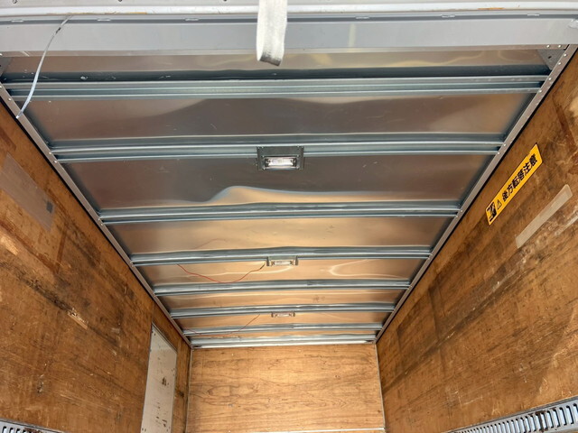 日野デュトロアルミバン小型（2t・3t）[写真05]