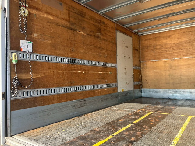 日野デュトロアルミバン小型（2t・3t）[写真08]