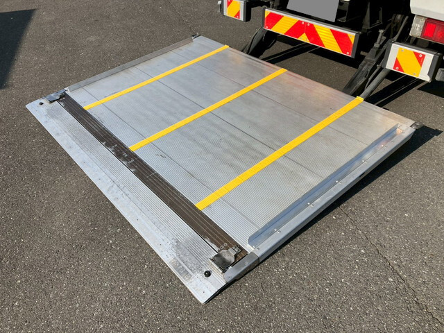 日野デュトロアルミバン小型（2t・3t）[写真09]