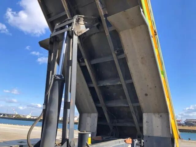 日野プロフィアダンプ大型（10t）[写真23]